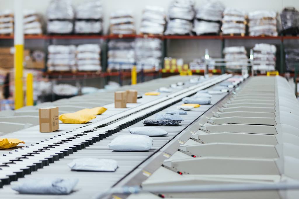 Figures 4 and 5: The GenIII Xstream is NPI’s next-level, ultra-quiet shoe sorter with options for single- or dual-row applications. Courtesy: Foreword LLC, NPI, Beckhoff Automation 