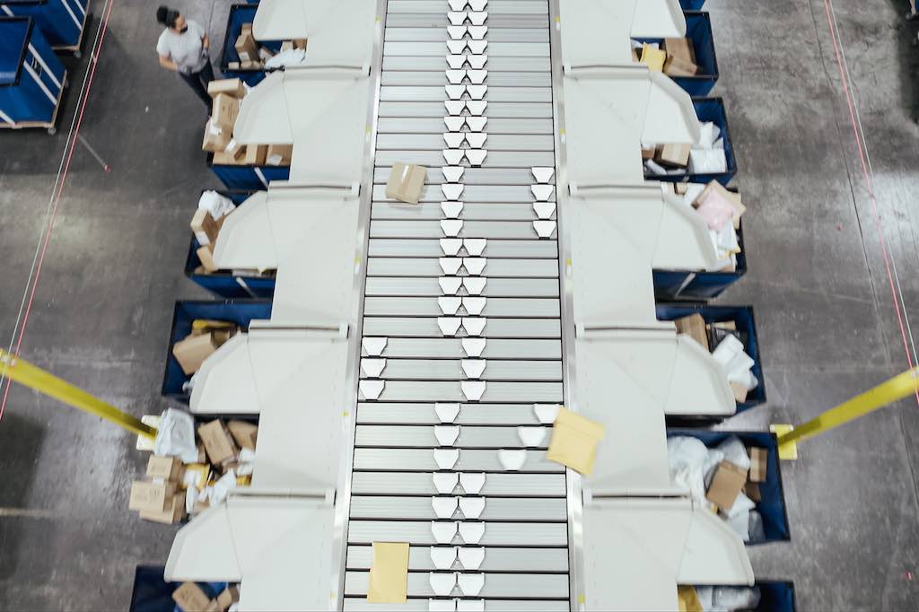 Figures 4 and 5: The GenIII Xstream is NPI’s next-level, ultra-quiet shoe sorter with options for single- or dual-row applications. Courtesy: Foreword LLC, NPI, Beckhoff Automation
