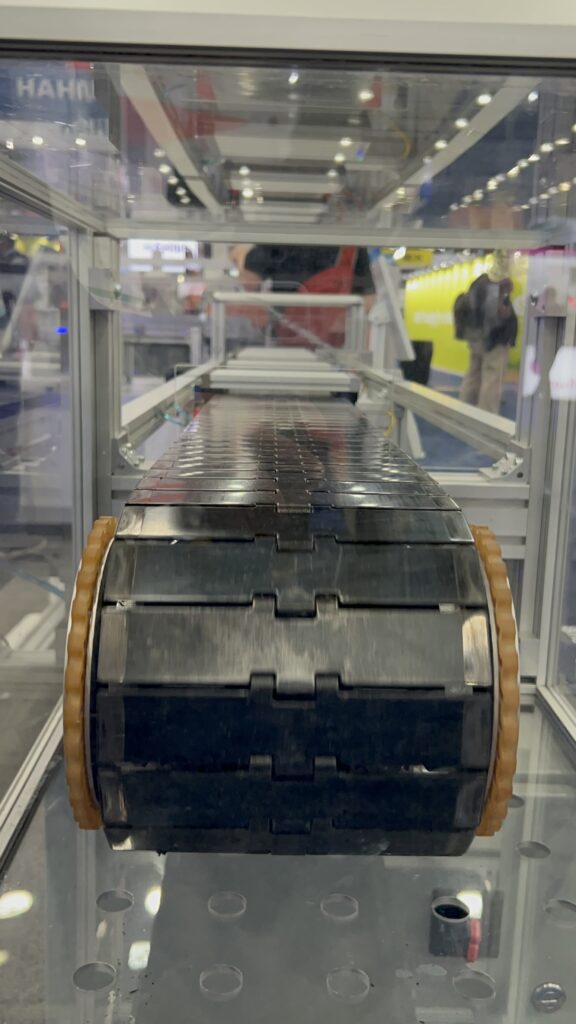 mk North America’s SPU 2040 is a recirculating pallet system that uses pneumatic stops to lift and locate. It can be commissioned in around 10 weeks.