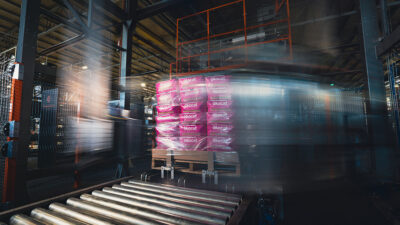 MF Techno offers palletizing, pick-and-place, product-loading, and pallet-handling automation.
