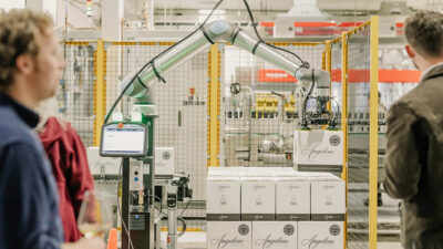 As robots are become more common in warehouses, integration is often still manual, expert-dependent, and costly.