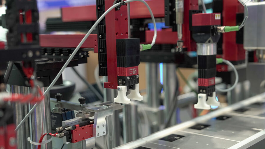 Emerson hybrid motion technology for flexible motion control and packaging machinery applications.