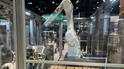Serpa Packaging Solutions demonstrated its integrated case packing and dual-cell robotic palletizing system at PACK EXPO International 2026 in Chicago.